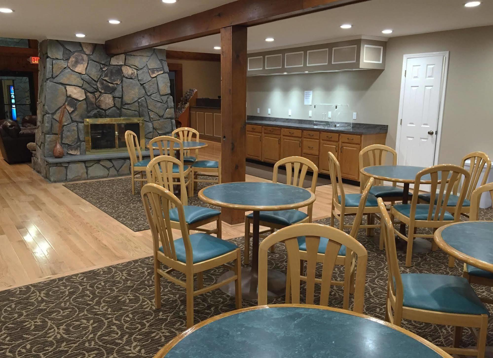 Americas Best Value Inn Plattsburgh Exterior foto